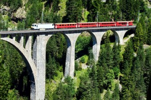 tren suizo en Puente Alto muy cerca de Wiesen